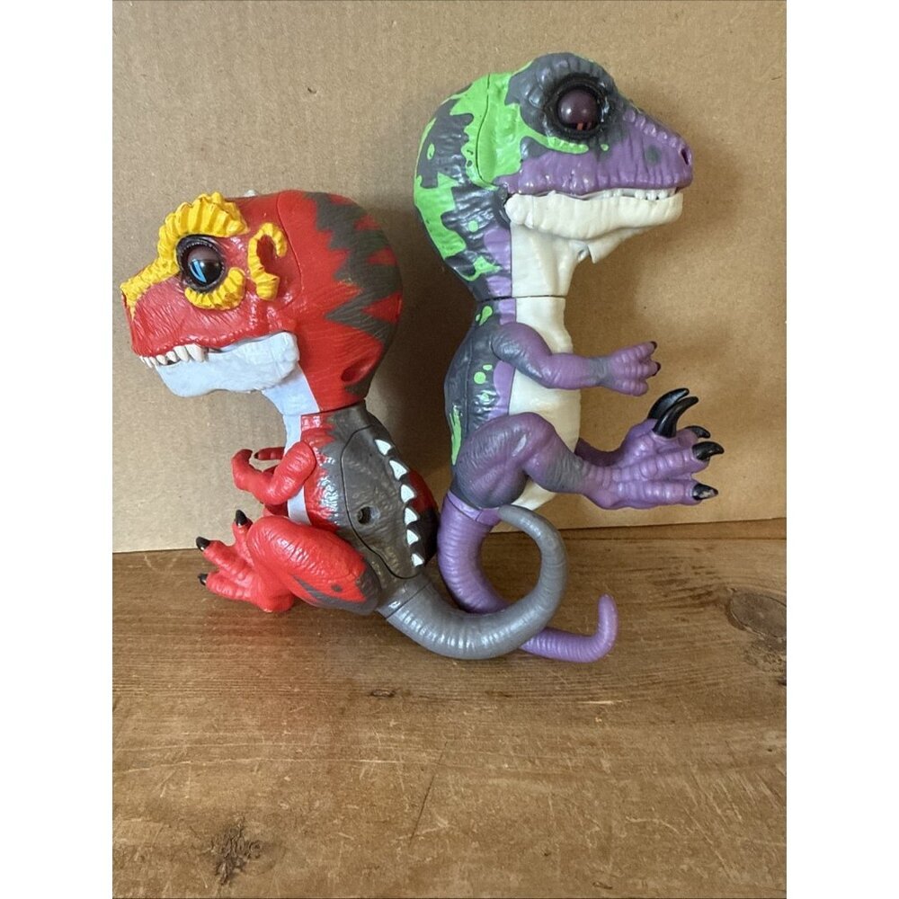 2 Untamed Raptor Fingerling Figures Ripsaw Red Yellow / Razor Purple Green - Picture 2 of 5